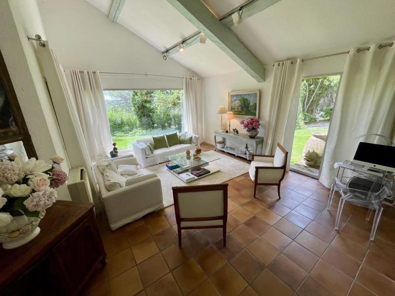 Maison - 230 m² - 8 pièces