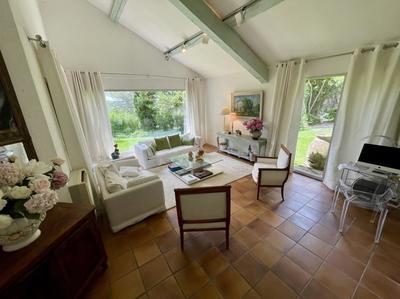 Maison - 230 m² - 8 pièces