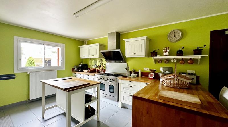 Maison - 348 m² - 11 pièces