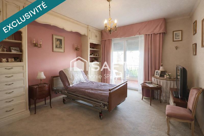 Maison - 250 m² - 10 pièces