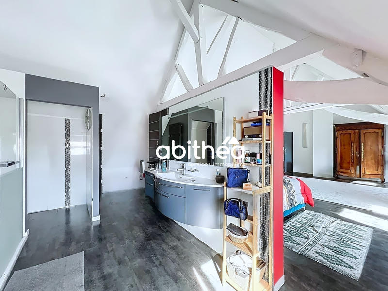 Propriété - 317 m² - 9 pièces