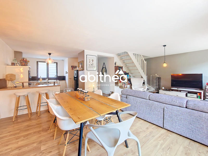 Maison - 95 m² - 5 pièces