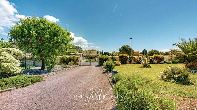 Villa - 181 m² - 8 pièces