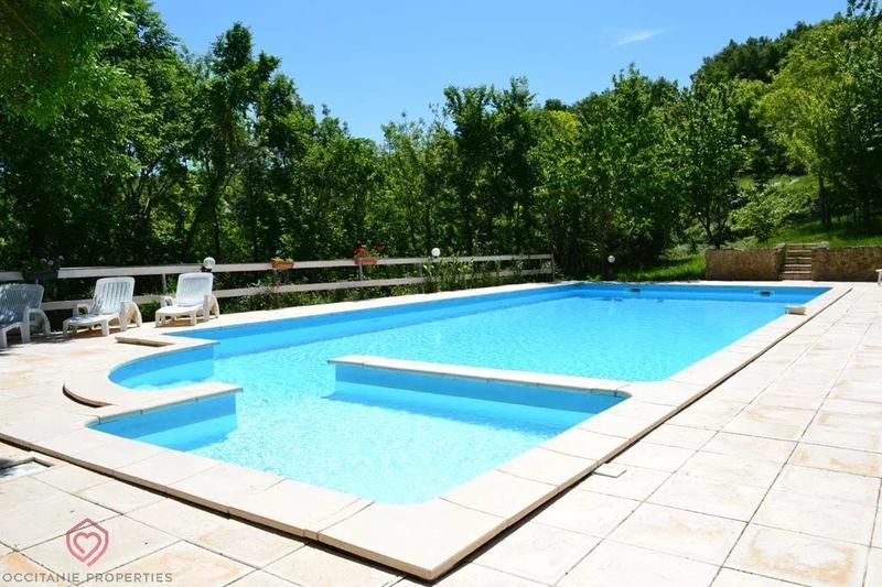 Propriété - 277 m² - 13 pièces