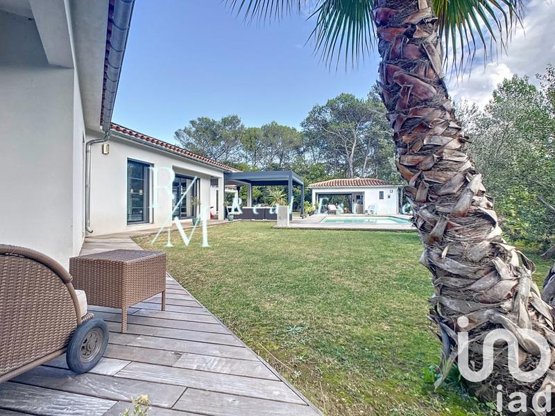 Maison - 265 m² - 10 pièces