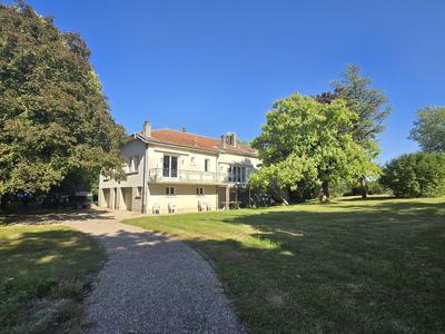 Maison - 393 m² - 10 pièces