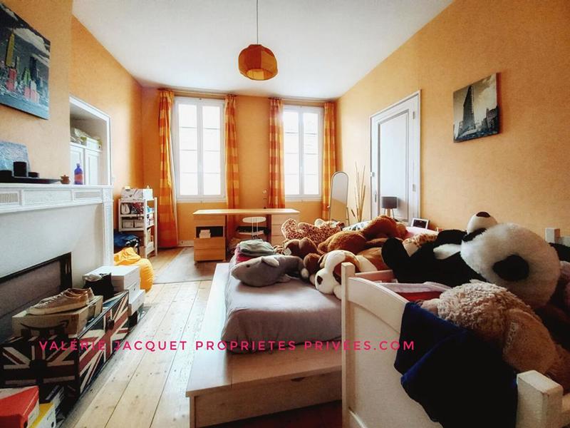 Demeure - 234 m² - 8 pièces