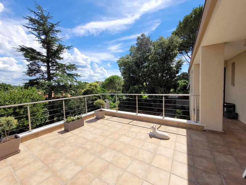 Villa - 207 m² - 9 pièces