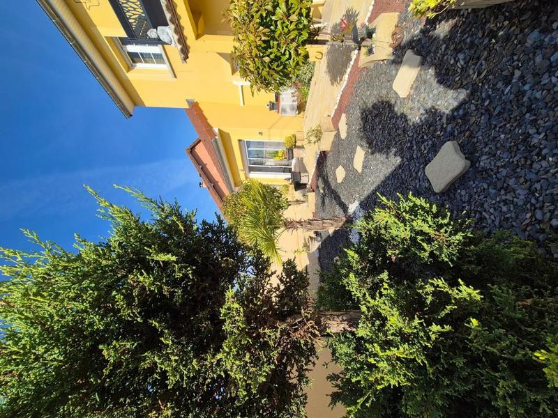 Maison - 230 m² - 7 pièces