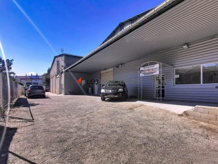 Local commercial - 1 410 m²