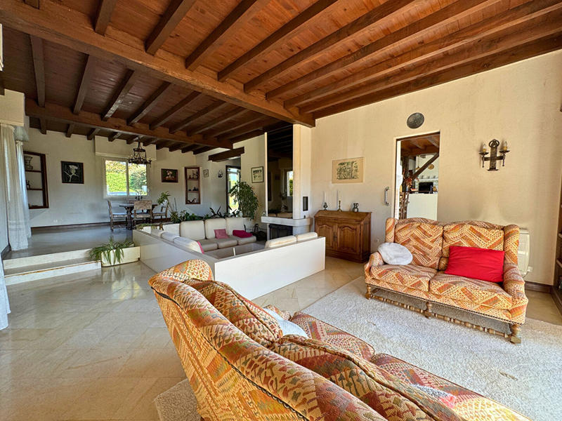 Maison - 260 m² - 8 pièces