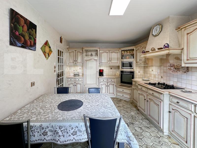 Propriété - 167 m² - 6 pièces