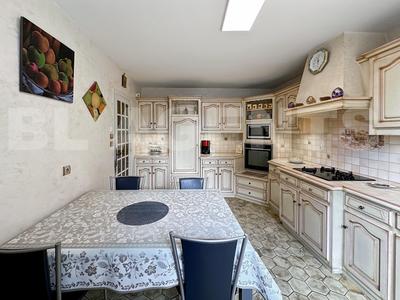 Propriété - 167 m² - 6 pièces