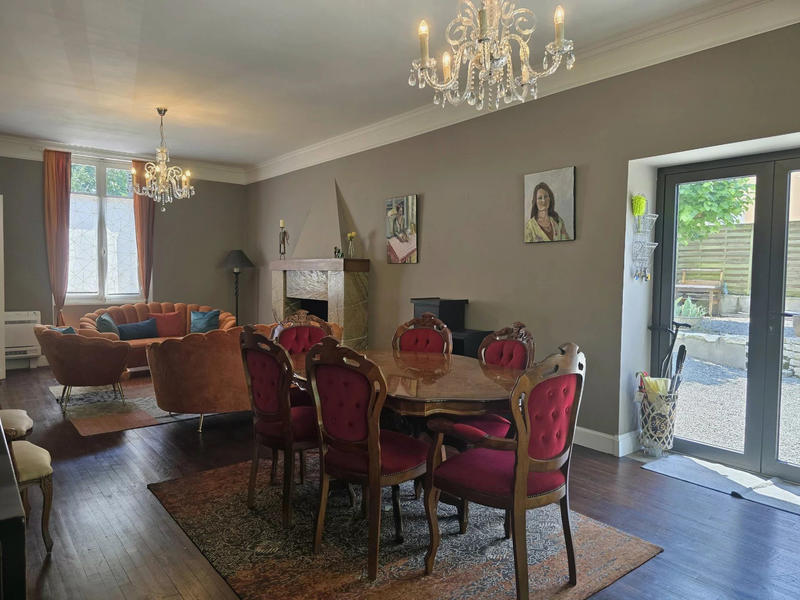 Maison - 220 m² - 9 pièces