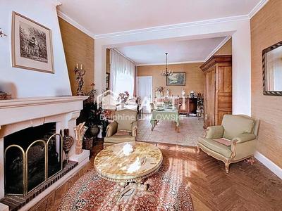 Maison - 227 m² - 12 pièces