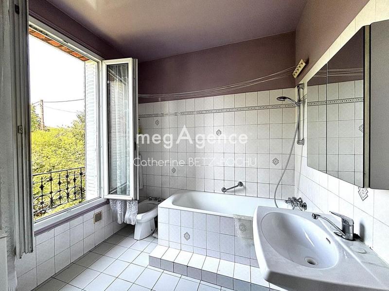 Maison - 99 m² - 7 pièces