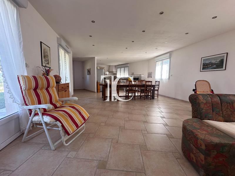 Maison - 121 m² - 5 pièces