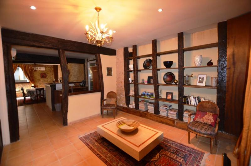 Maison chambre d'hôtes - 572 m² - 15 pièces