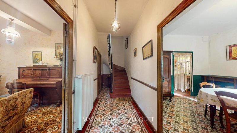 Maison - 216 m² - 10 pièces