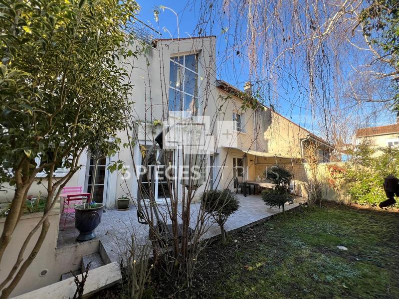 Maison - 200 m² - 7 pièces