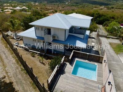 Propriété - 256 m² - 8 pièces