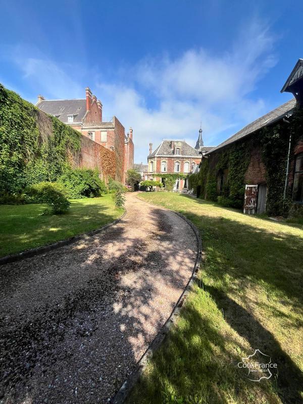 Propriété - 352 m² - 12 pièces