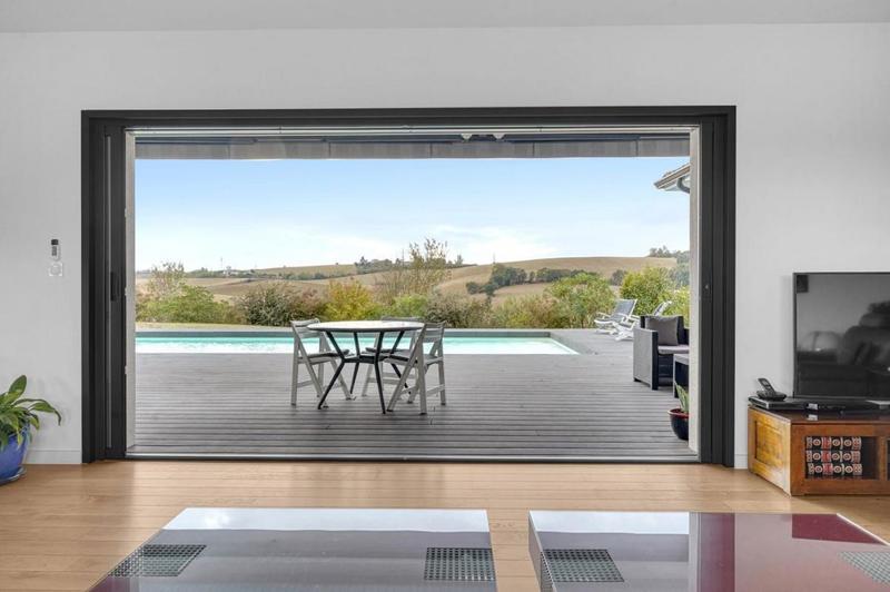 Propriété - 253 m² - 6 pièces