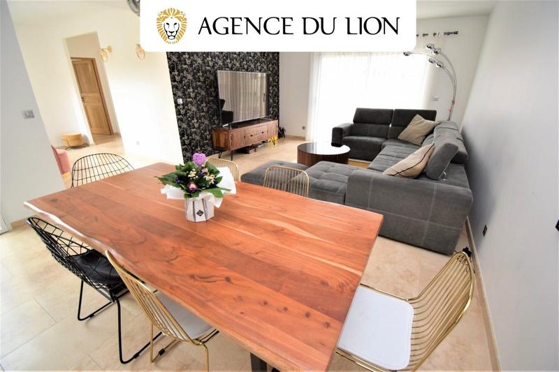 Maison - 182 m² - 8 pièces