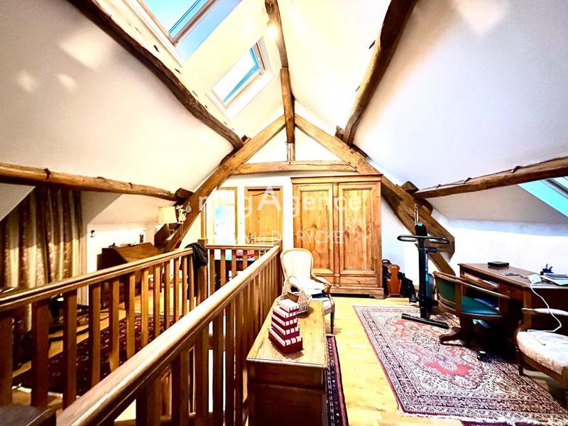 Corps de ferme - 270 m² - 8 pièces