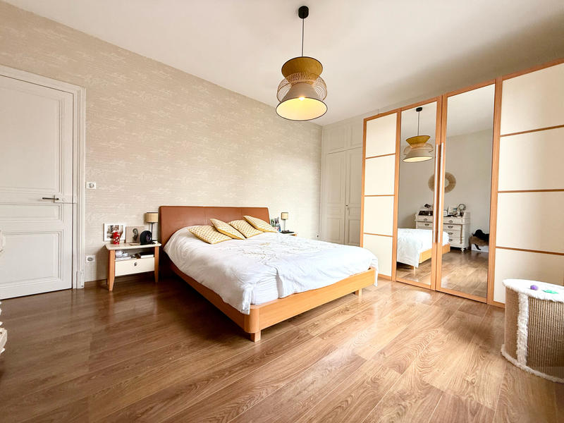 Maison - 227 m² - 7 pièces