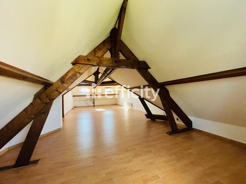 Maison - 228 m² - 9 pièces