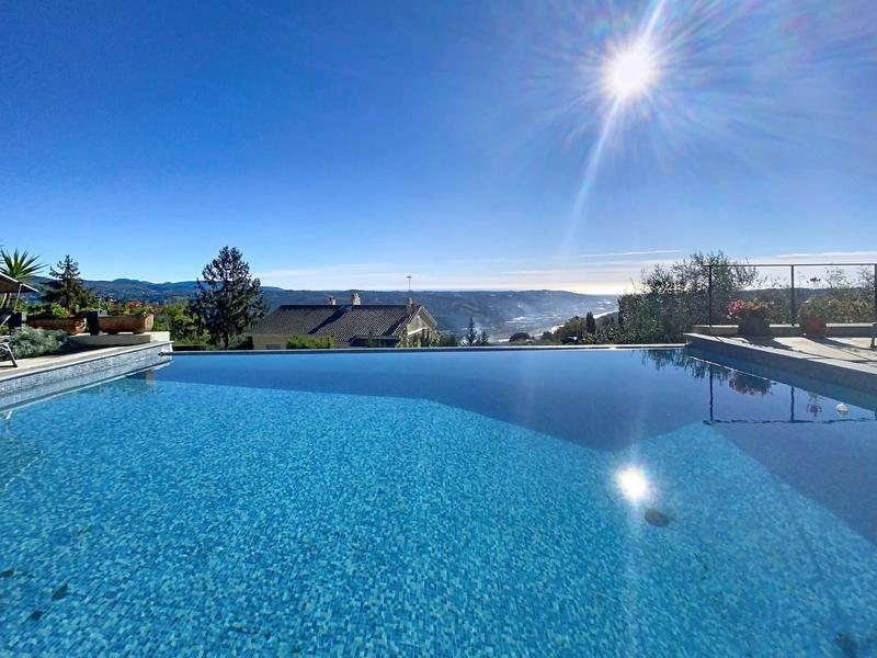 Maison - 214 m² - 6 pièces