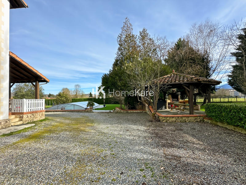 Maison - 202 m² - 5 pièces