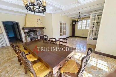 Maison - 230 m² - 8 pièces