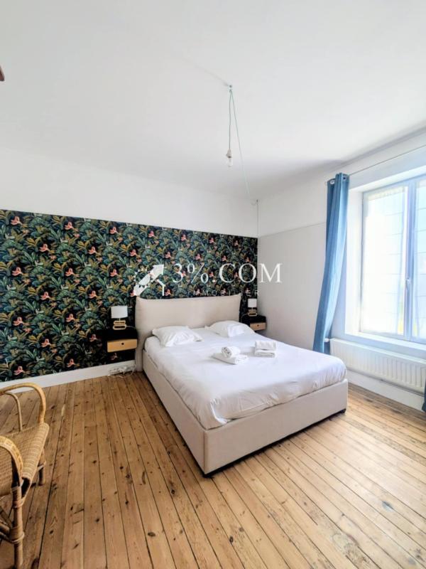 Maison - 210 m² - 11 pièces