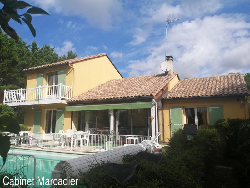 Maison - 141 m² - 8 pièces