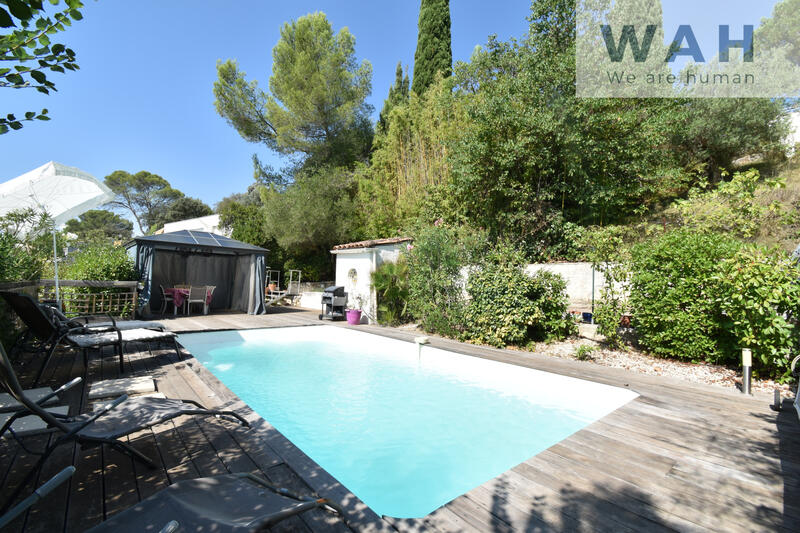 Maison - 233 m² - 10 pièces