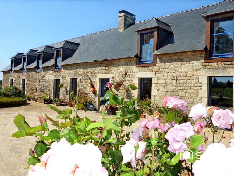 Maison - 352 m² - 12 pièces