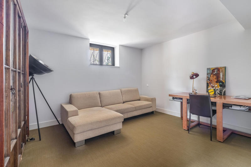 Maison - 221 m² - 7 pièces