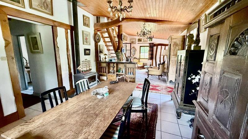 Maison - 245 m² - 9 pièces