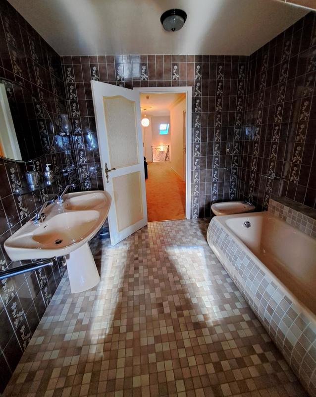 Maison - 242 m² - 8 pièces