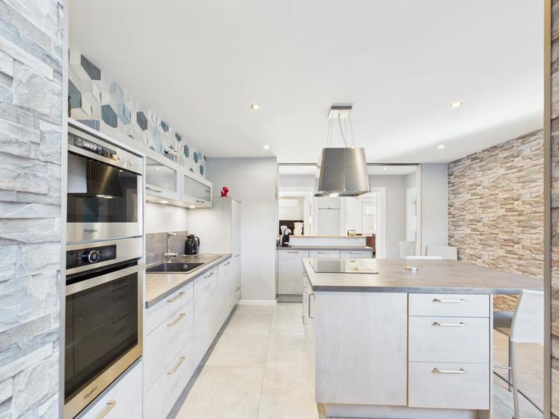 Maison - 202 m² - 5 pièces