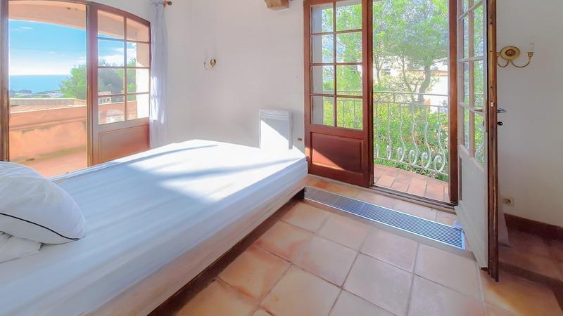 Villa - 266 m² - 8 pièces