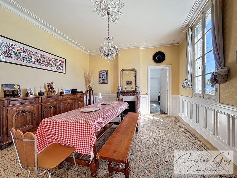 Maison - 224 m² - 7 pièces