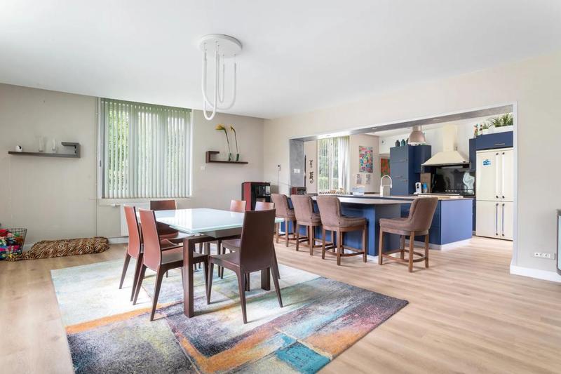 Maison - 280 m² - 10 pièces