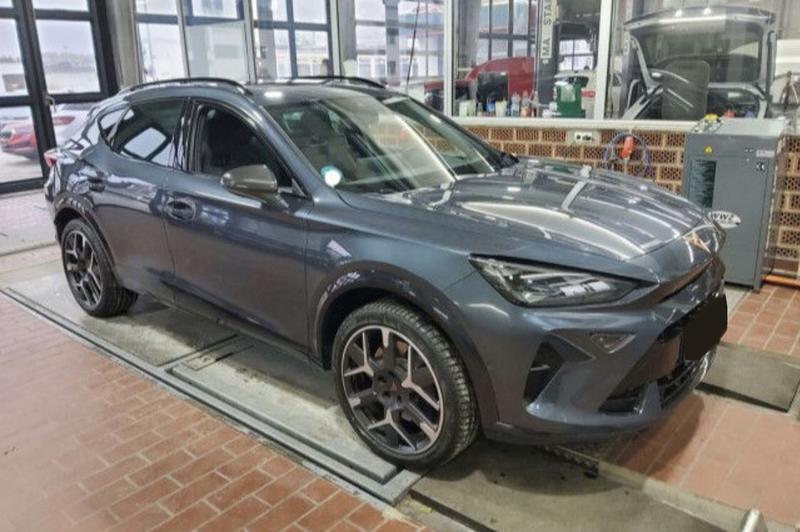 Cupra Formentor Vz 272 Hybride Rechargeable / Toit Ouvrant Camera 360° Attache Remorque Audio Senheiser Coffre Elec Sieges