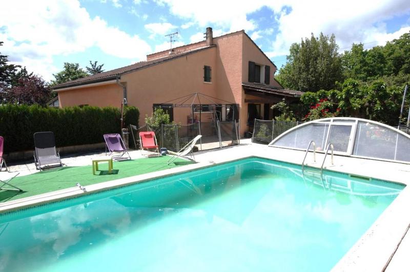 Maison traditionnelle - 353 m² - 10 pièces