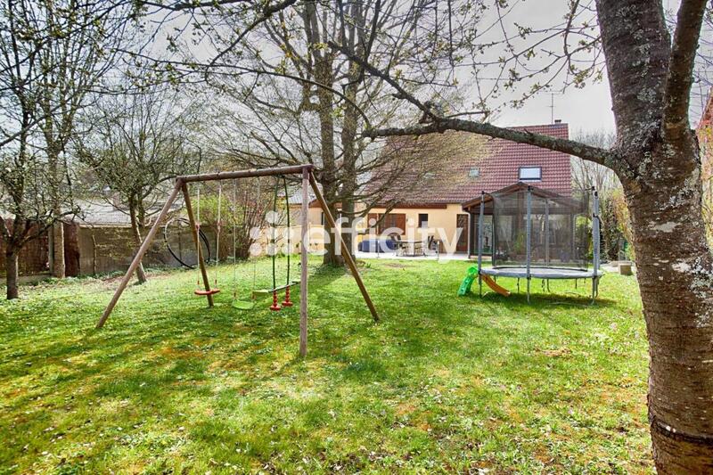 Maison - 201 m² - 7 pièces