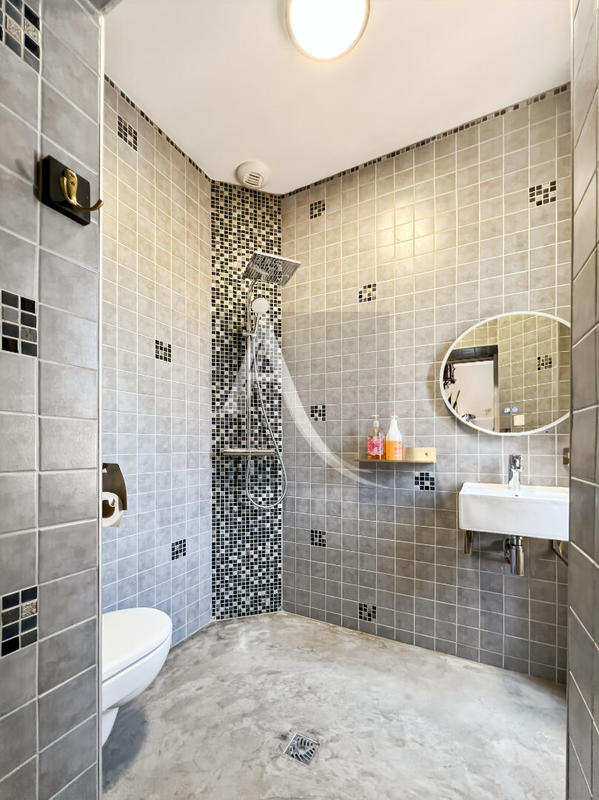 Maison - 180 m² - 7 pièces