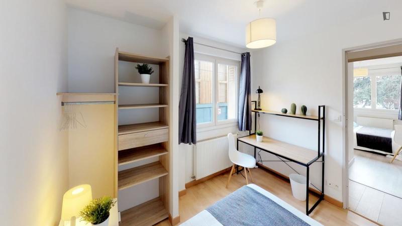 Chambre - 8 m² - 5 pièces